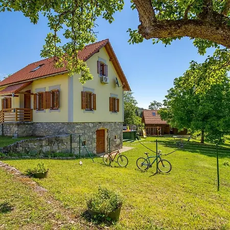 Feriehus 3 Bedroom In Naglici