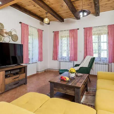 3 Bedroom In Naglici Holiday home Kostel