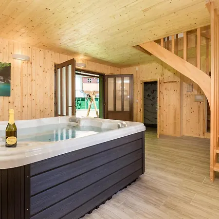 Feriehus 3 Bedroom In Naglici *