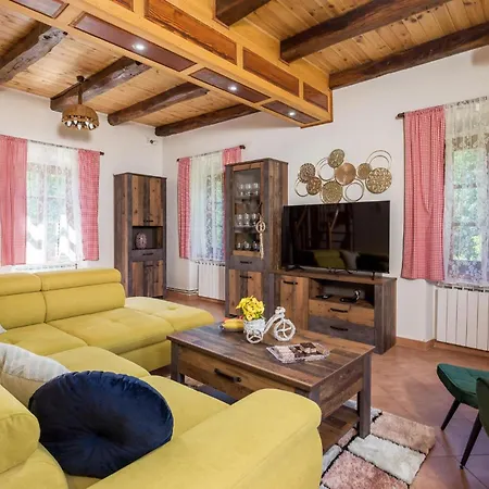 3 Bedroom In Naglici *