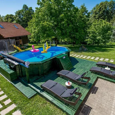 3 Bedroom In Naglici Holiday home Kostel